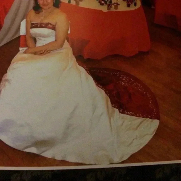 🌹 Gorgeous Wedding Gown 🌹 - Picture 3 of 7